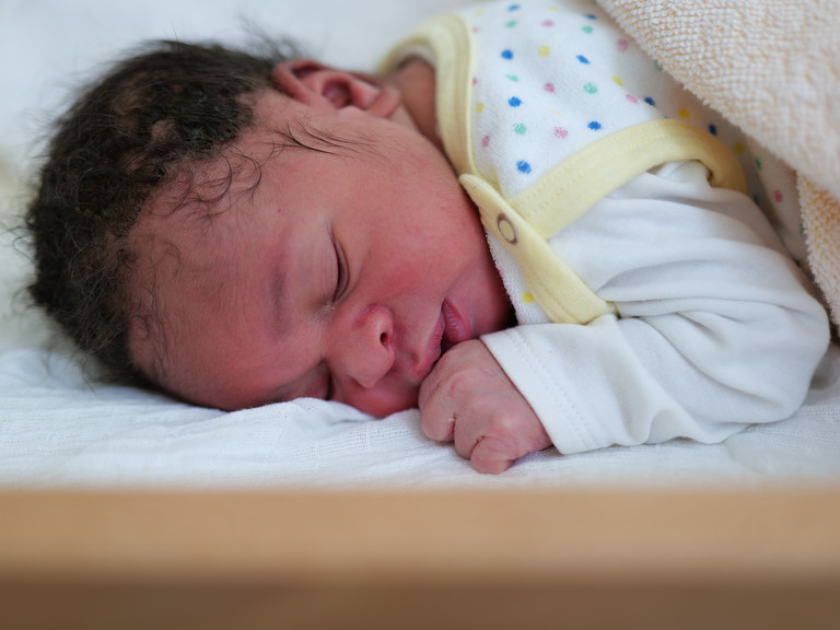 Neugeborenes Baby Emerick im Albertinen Geburtszentrum in Hamburg, geboren am Dreikönigstag Neugeborenes Baby Emerick im Albertinen Geburtszentrum in Hamburg, geboren am Dreikönigstag